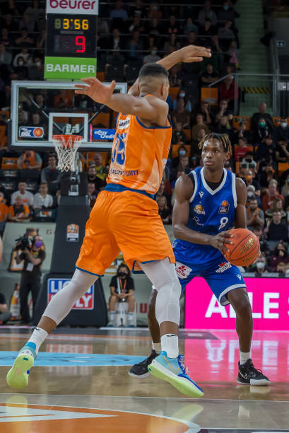 极为显著 极为显著