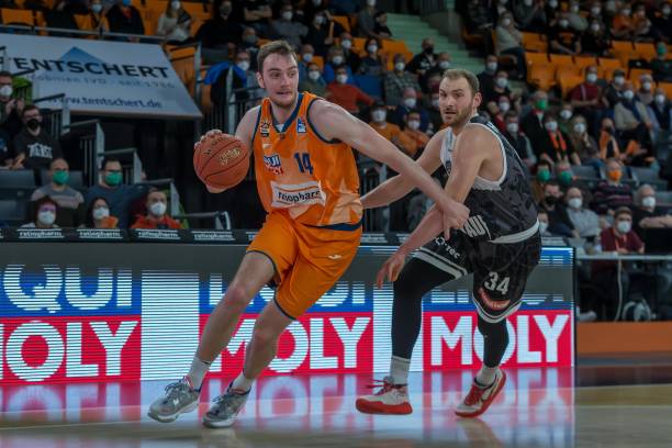 还是防守 还是防守